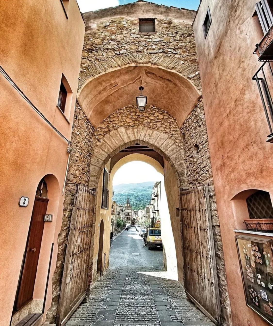 Aparthotel Porta San Paolo House Castelbuono  Esterno foto